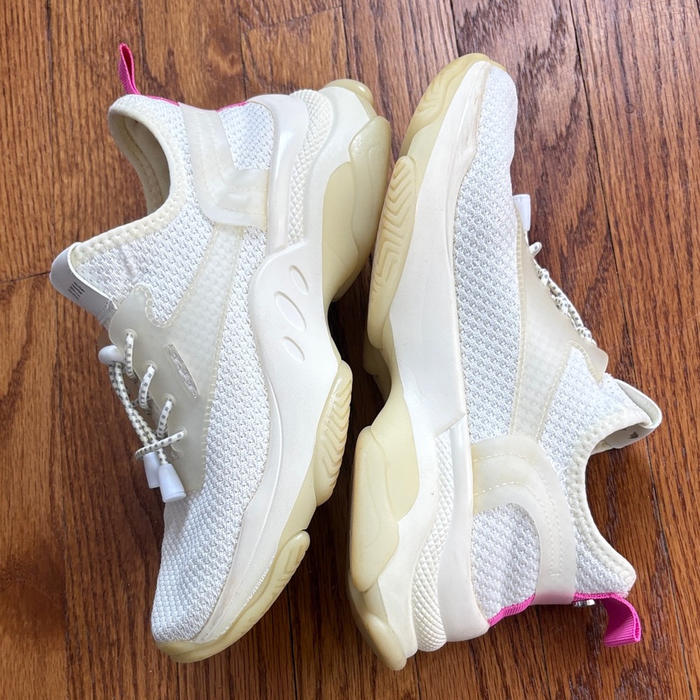 Steve Madden Cream Knit Sneakers with Pink Heel Tabs - Picture 2 of 5